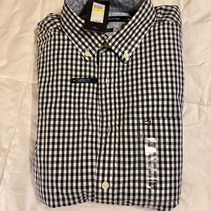 NWT Men’s Medium Tommy Hilfiger Casual Button Down Shirt